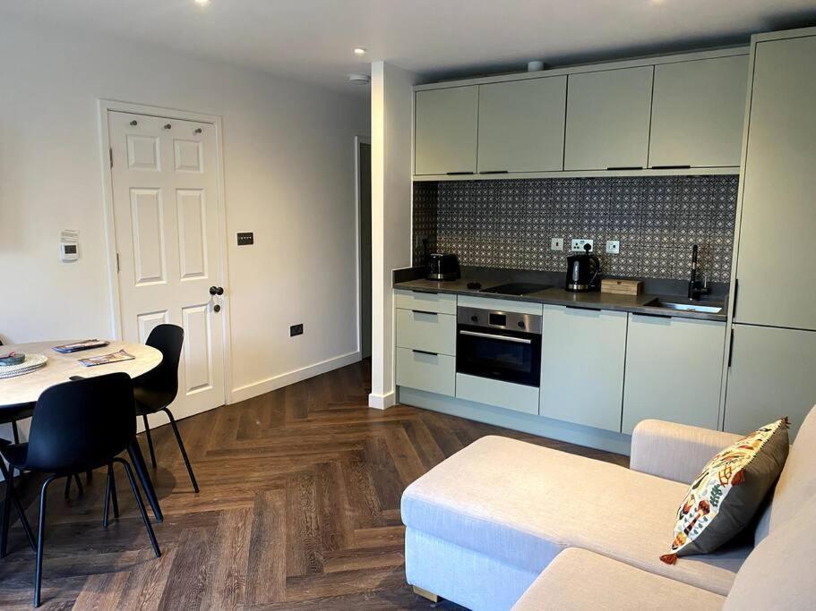 The Retreat, Luxury Studio Apartment In Bath With Parking Exterior photo